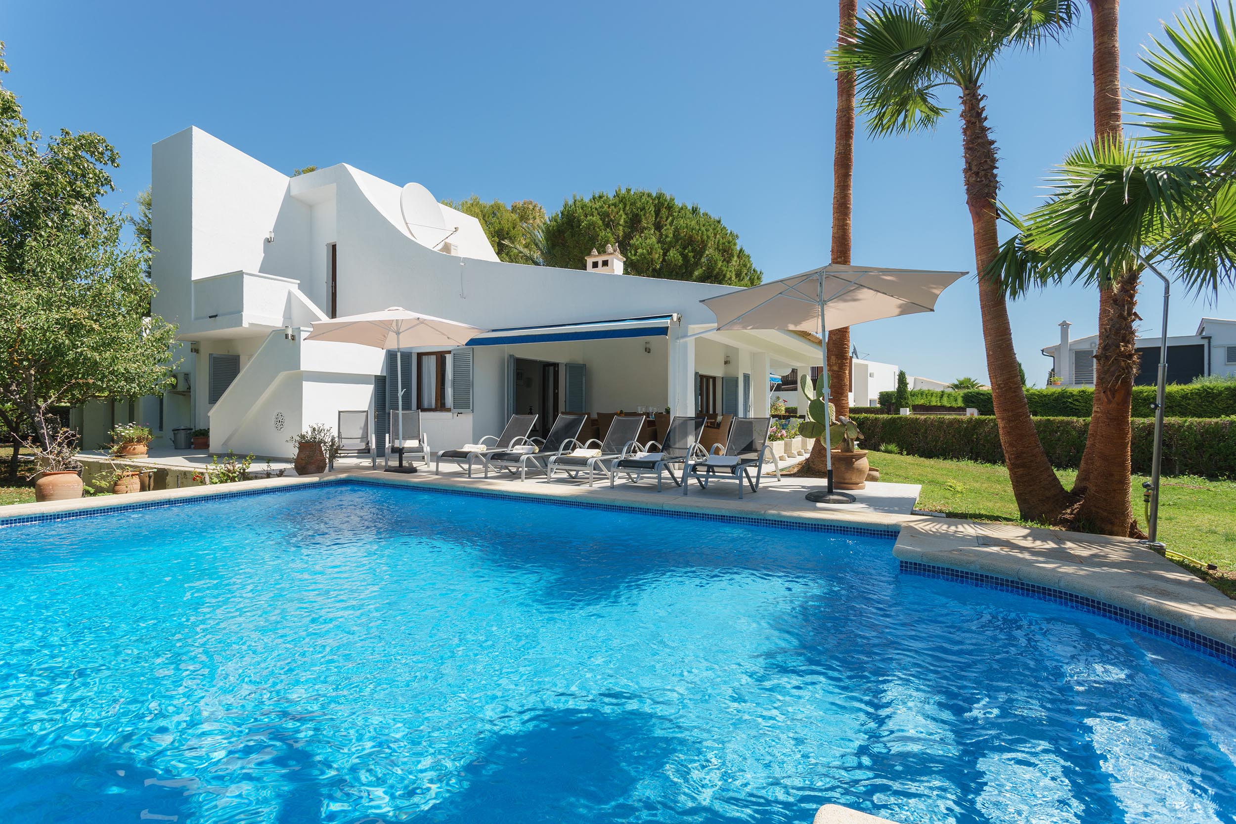 Villa Playa in Pto Pollensa Mallorca, Lovely villa close to beach